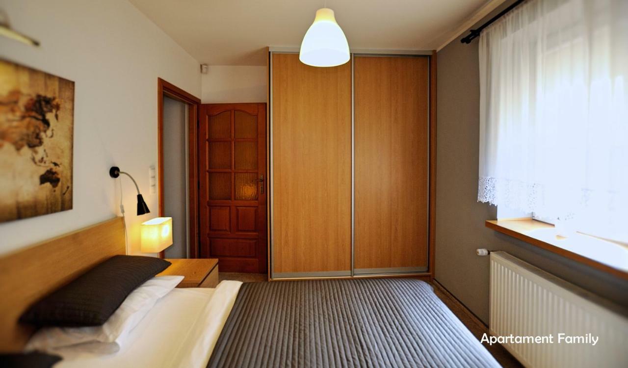 Bialy Dom - 2 Bedrooms 卡托维兹 外观 照片